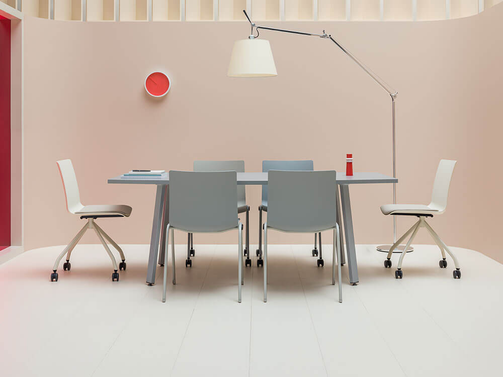 Solera – Barrel Shaped Meeting Table With White Legs 01