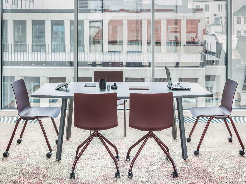 Solera – Barrel Shaped Meeting Table With White Legs.