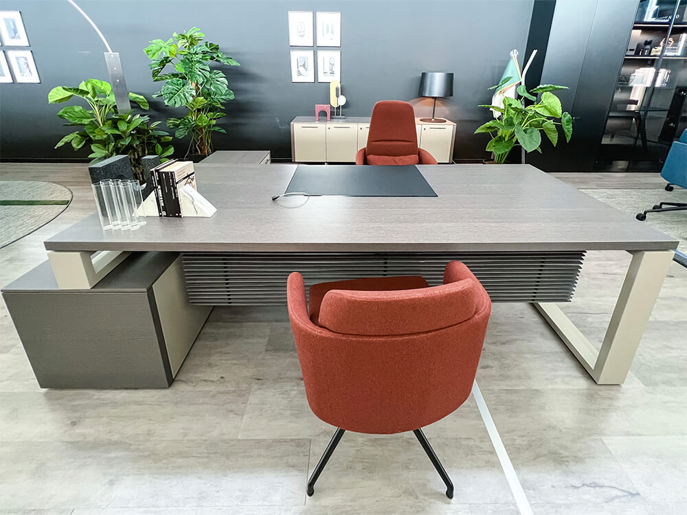 Ryder 1 – Executive Desk With Leather Details With Optional Credenza Unit 01