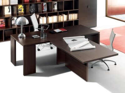 Grandioso 2 – Grand Executive Desk with an Optional Return or a Square Credenza Unit