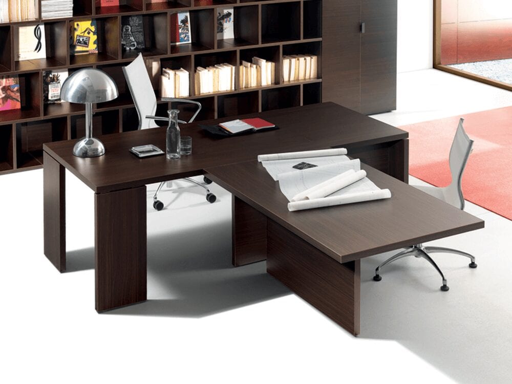 Grandioso 2 – Grand Executive Desk with an Optional Return or a Square Credenza Unit